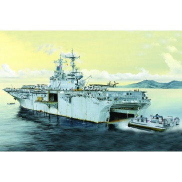 USS Essex LHD2 1/700