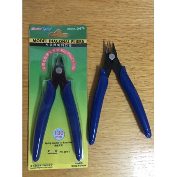 Model Diagonal Pliers