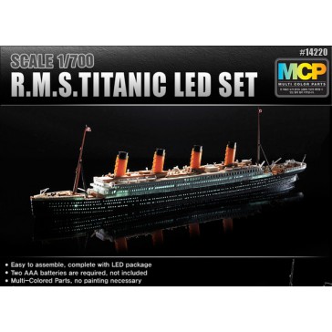 RMS Titanic + Led Set 1/700