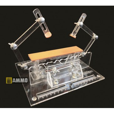 PLASTIC STAND & TRANSPORT FOR AFV MODELS (7/20) *