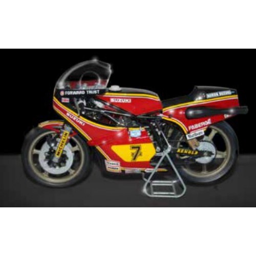 Suzuki rg 500 xr27 1978 barry sheene kit 1:9 kit modellino moto italeri scale 