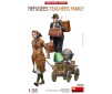 Refugees Teachers Family 1/35